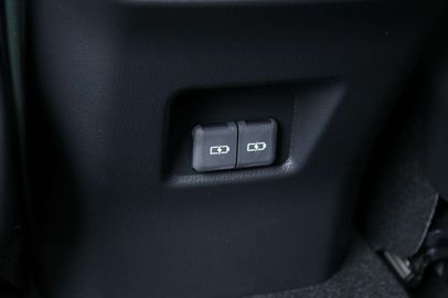 Car image 32