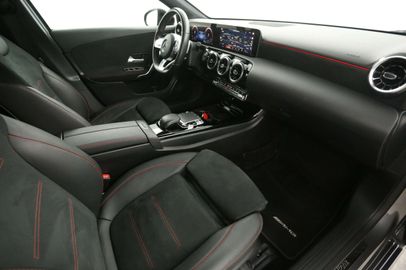 Car image 30