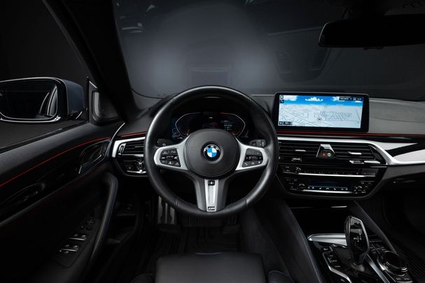 BMW 530d Touring xDrive 210 kW image number 9