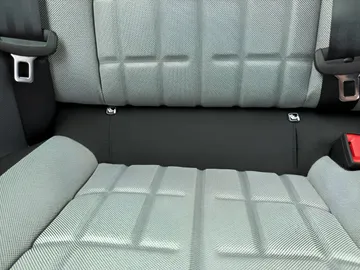 Car image 29