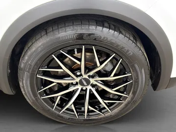 Car image 35