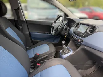 Car image 14