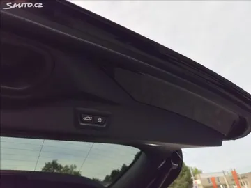 Car image 32