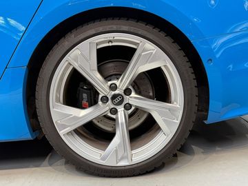 Car image 32