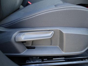 Car image 34
