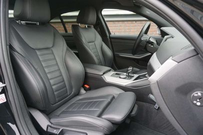 Car image 37