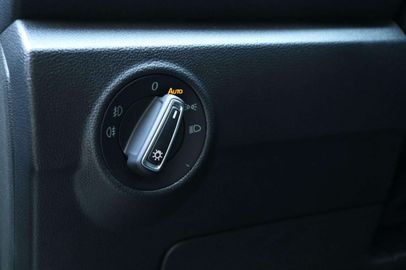 Car image 32