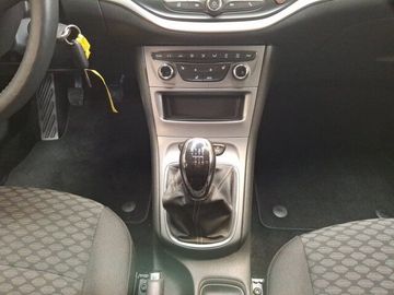 Car image 10