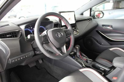 Car image 10