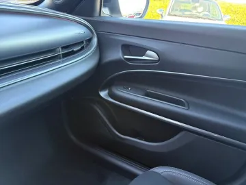 Car image 37