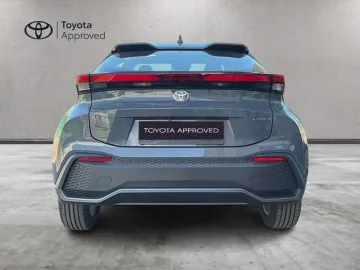 Car image 4