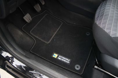 Car image 33