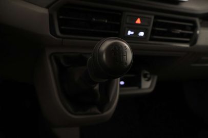 Car image 32