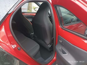 Car image 12