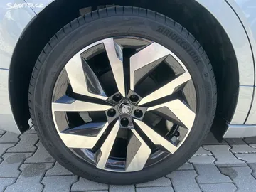 Car image 32