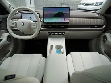 Car image 24