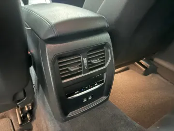 Car image 39