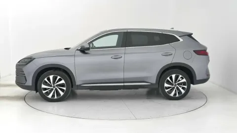 Car image 30