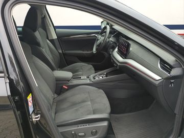 Car image 32