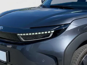 Car image 14