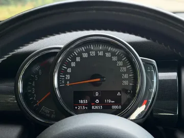 Car image 37