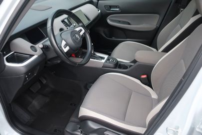 Car image 15