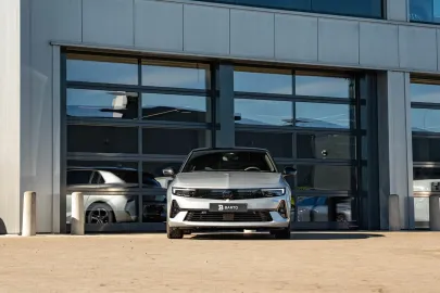 Car image 3
