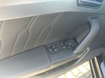 Car image 32