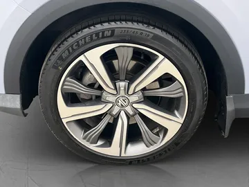 Car image 35