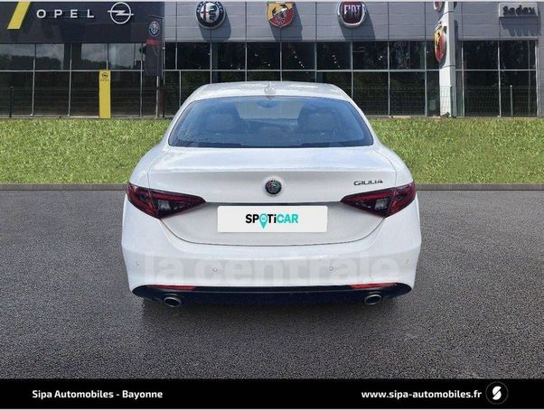 Alfa Romeo Giulia 2.2 AT8 140 kW image number 6