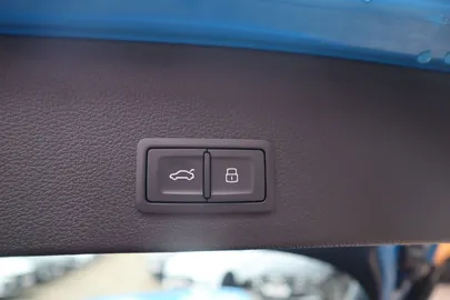 Car image 35
