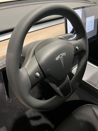 Tesla Model Y 221 kW image number 15