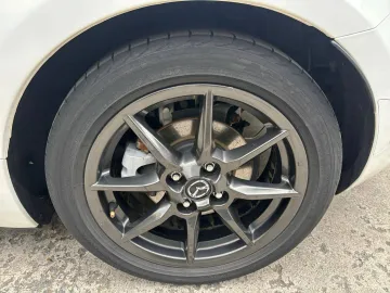 Car image 24