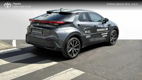 Car image 4
