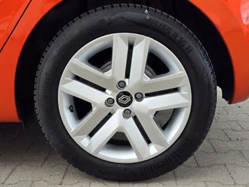 Car image 17