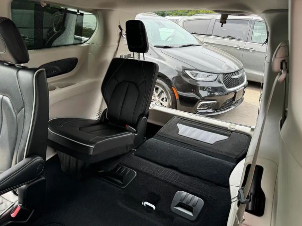 Chrysler Pacifica 208 kW image number 19