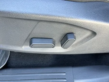 Car image 33