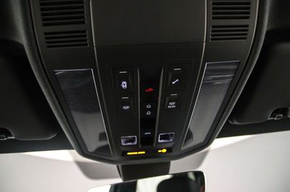 Car image 36