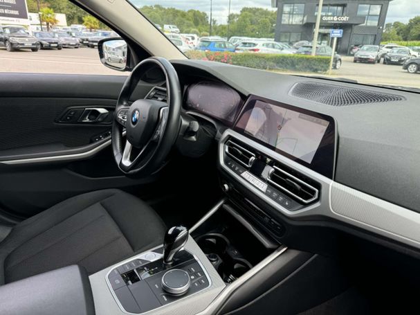 BMW 320d Touring xDrive 142 kW image number 5