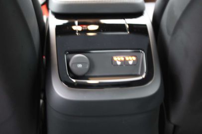 Car image 32