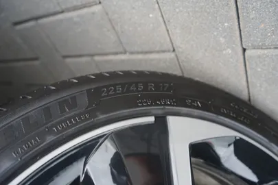 Car image 32