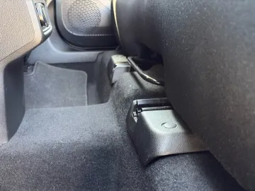 Car image 29