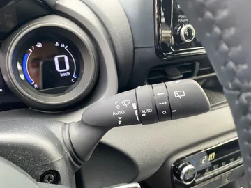Car image 27