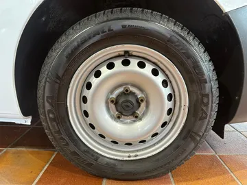 Car image 38