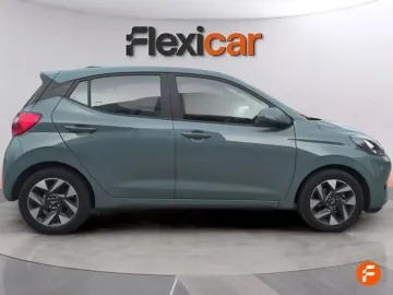 Car image 4