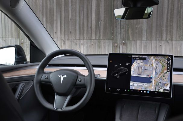 Tesla Model Y Standard Range 255 kW image number 15