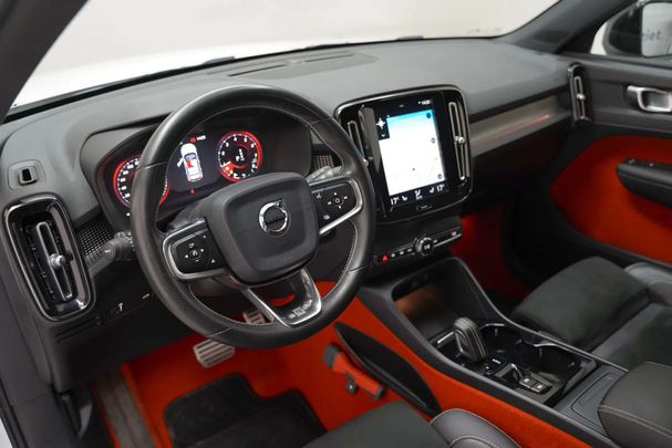 Volvo XC40 T4 140 kW image number 15