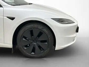 Car image 33