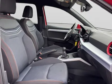 Car image 17