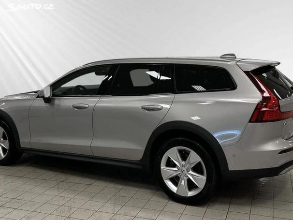 Volvo V60 Cross Country AWD B4 145 kW image number 4